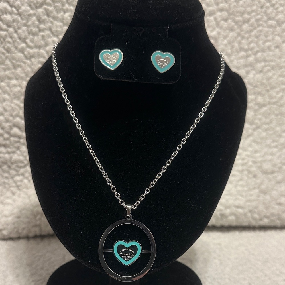 New Fashion Inspired Jewelry Set 
 (NECKLACE/EARRING)